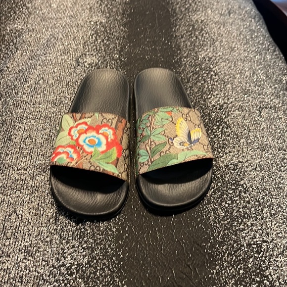 Gucci slides